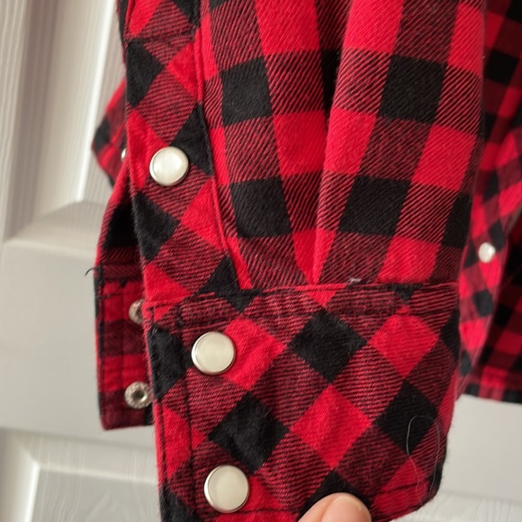 Plaid Shacket. Pearl snap buttons and fuzzy interior liner, warm, lightweight - Picture 4 of 4